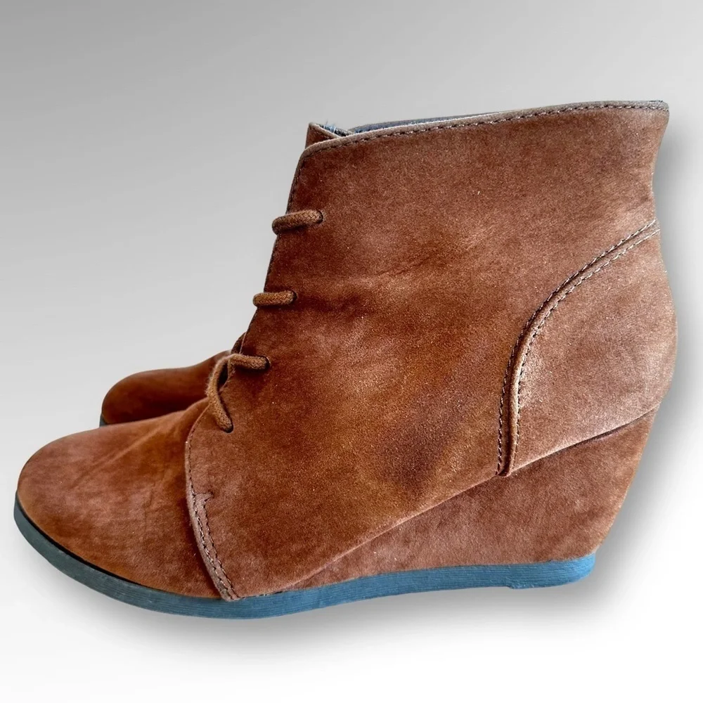 Madden Girl Suede Camel Colored Wedge Booties Sz 9.5